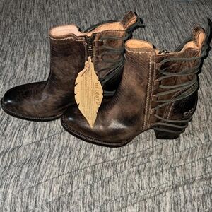 Bedstü heeled boots